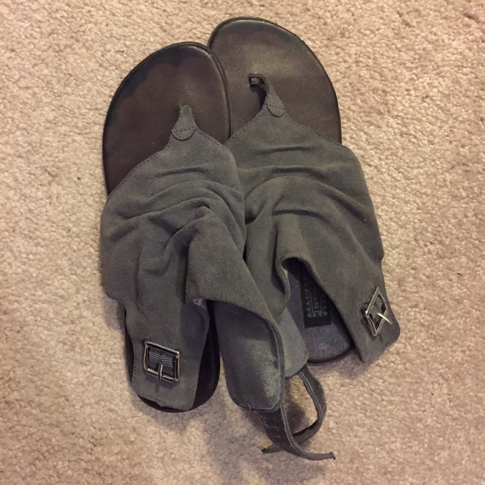 Urban Outfitters Grey Leather Sandals (Size 7)